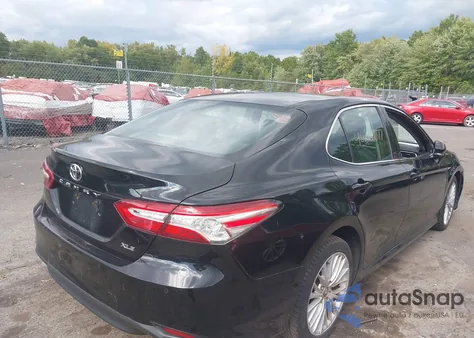 2018 Toyota Camry Xle z USA, uszkodzony, nr VIN 4T1B11HK3JU069451